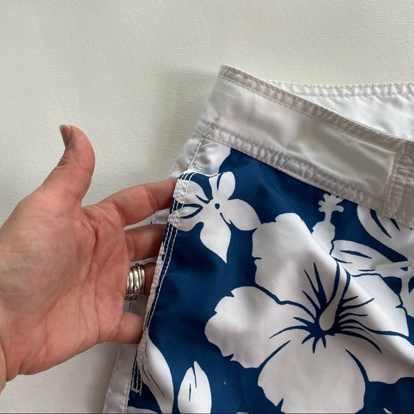 Old Navy Hawaiian Floral Print Board Shorts L - Picture 3 of 8